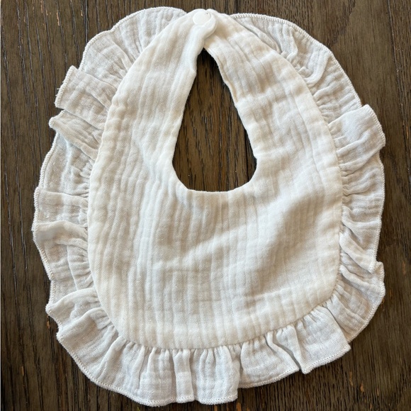 5 muslin ruffle bibs - Picture 6 of 7